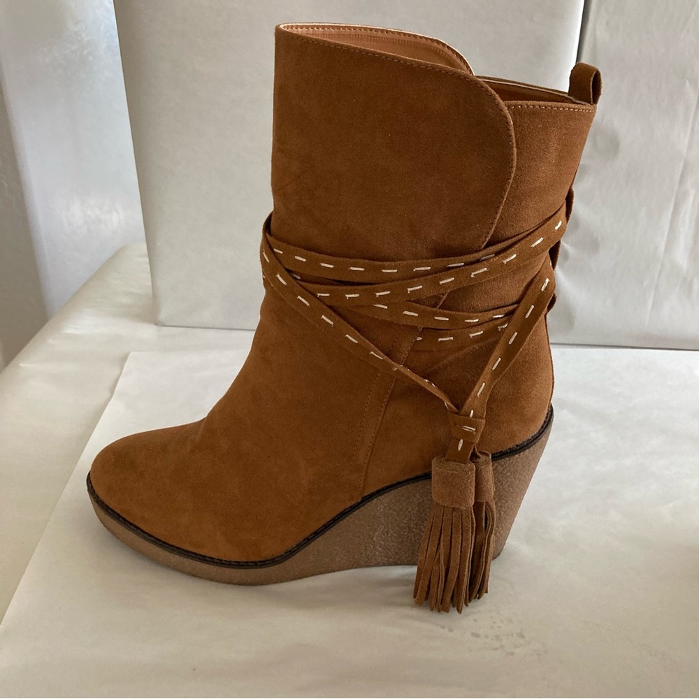 Union Bay Meadow Tan Suede Wedge Boots with Tassel Embellishment Size 8.5